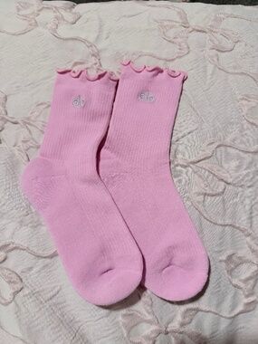 Alo pink lettuce edge Socks